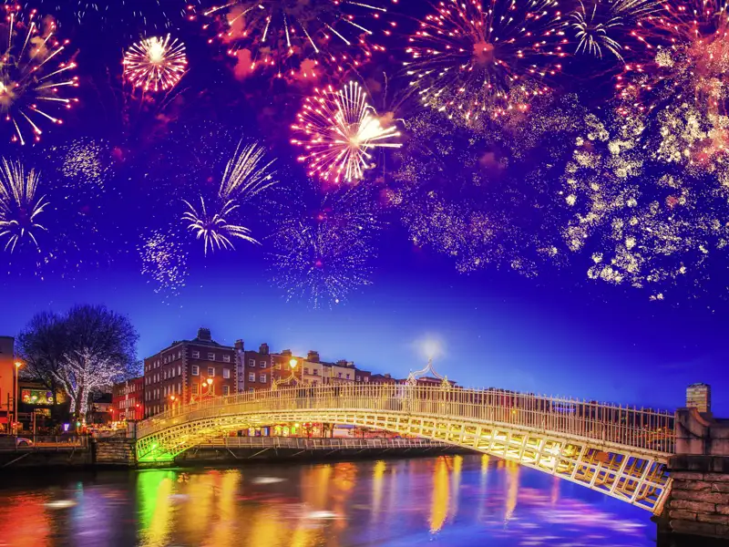 Auf dieser Silvesterreise nach Dublin erleben junge Reisende in der Gruppe einen spannenden Jahreswechsel.