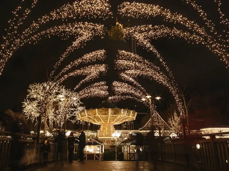 Im winterlich geschmückten Freizeitpark Liseberg sind wir nach Herzenslust unterwegs