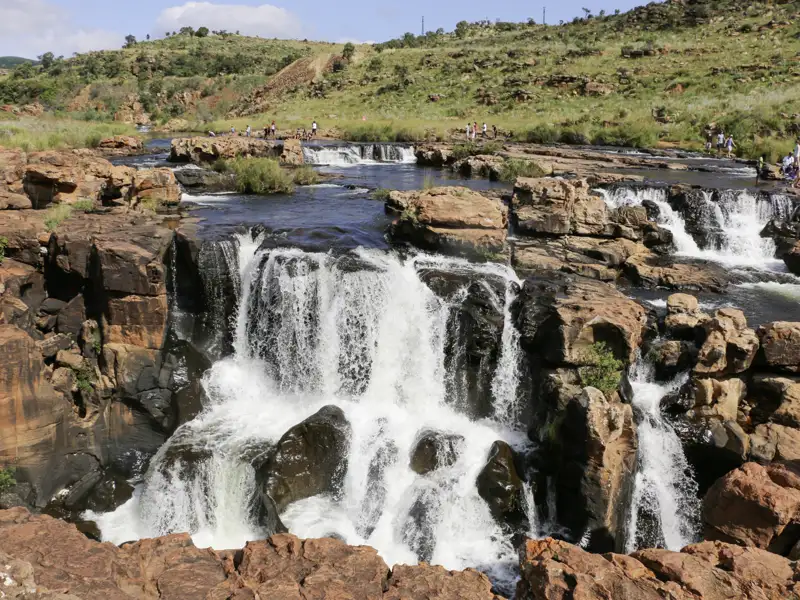 Auch Wasserfälle beeindrucken auf unserer YOUNG LINE Rundreise im unglaublich abwechslungsreichen Südafrika.
