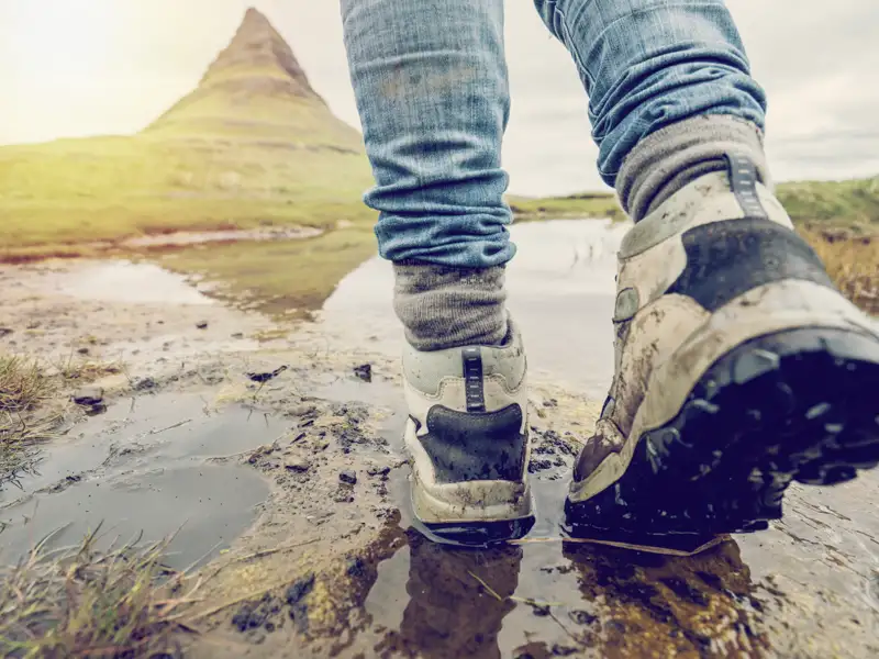 In Island können Sie auf Ihrer individuellen Mietwagenreise überall tolle Wanderungen unternehmen. Bequeme Wanderschuhe sind wichtig.