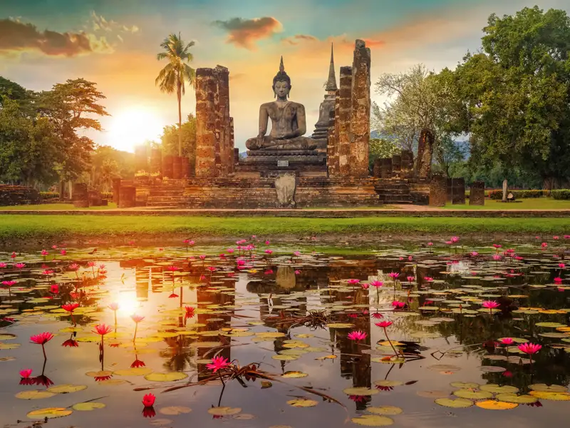 Auf Ihrer individuellen Reise durch Thailand sehen Sie viele spektakuläre Tempel. Im Sukhothai Historical Park gibt es besonders schöne zu sehen.