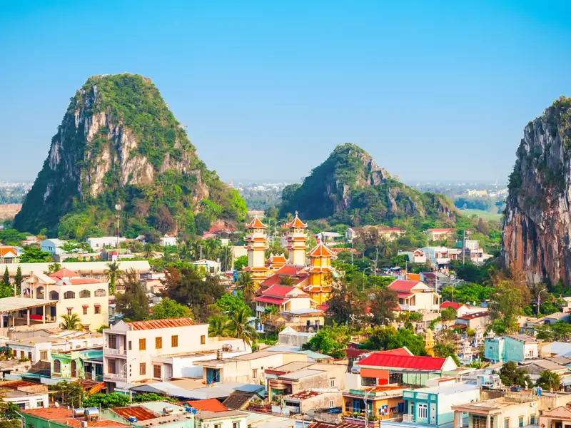 Bei Ihrem Ausflug in die Halong-Bucht sehen Sie die beeindurckenden Kegelkarstberge. Bei einem zusätzlichen Ausflug in die trockene Halong-Bucht gibt es diese ebenfall zu sehen.