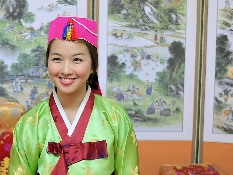 Auch traditionelle Kleidung sieht man in Südkorea bei jungen Leuten.