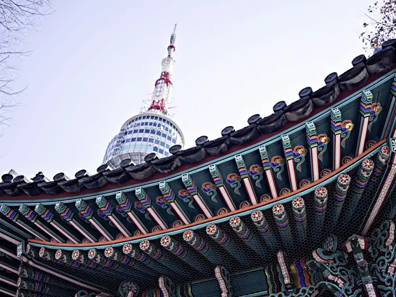 Auf Ihrer individuellen Rundreise durch Südkorea sehen Sie in Seoul den Namsan Tower.