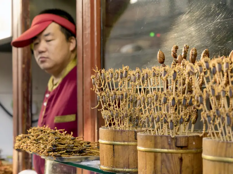 In Beijing finden Sie auf dem Nachtmakrt neben Skorpion-Spießen auch andere Proteine zum Essen - exotisch und gesund.