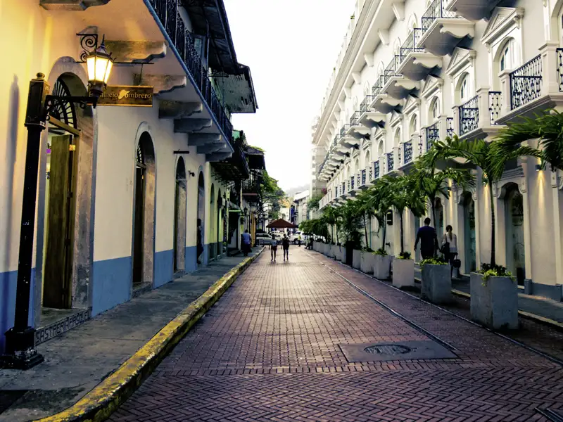 Zum Auftakt Ihrer individuellen Reise mit Marco Polo durch Panama erkunden Sie Panama City mit seinen Gässchen und Kolonialbauten.