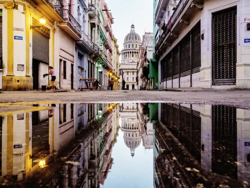 Zum Auftakt Ihrer individuellen Rundreise durch Kuba zeigt Ihnen Ihr Scout Havanna - mit dabei das Capitolio, in dem zweimal jährlich die Nationalversammlung tagt.
