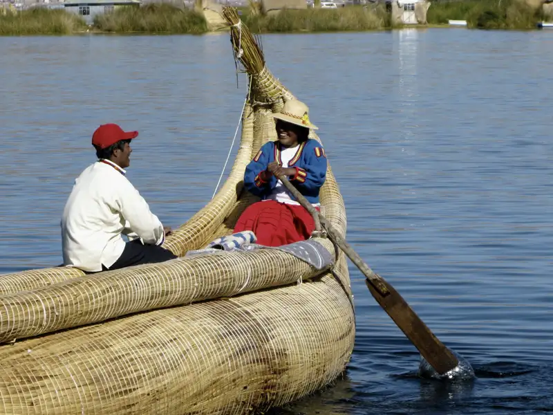 Auf ihrer individuellen Rundreise durch Peru statten Sie am Titicacasee den Quechua auf der Insel Taquile einen Besuch ab. Dort erfahren Sie, warum hier die Männer stricken.