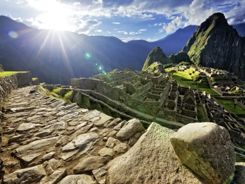 Ein Highlight Ihrer individuellen Rundreise durch Südamerika ist in Peru die beeindruckende und geheimnisumwitterte Anlage der Inkastadt Machu Picchu.