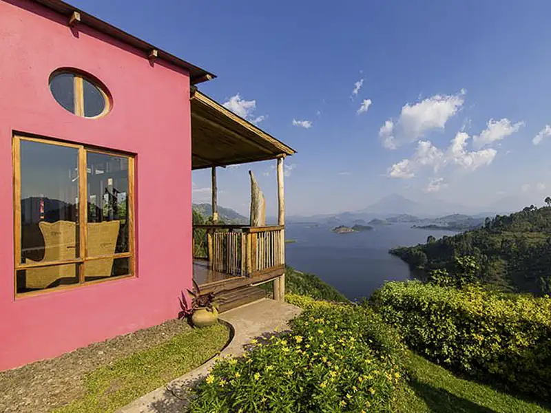 Auf Ihrer individuellen Rundreise durch Uganda und Ruanda haben Sie bei der Übernachtung die Wahl zwischen Standard-, Premium- und Luxus-Lodges - in der Kategorie Premium erwartet Sie im Bwindi-Nationalpark die Chameleon Hill Lodge.