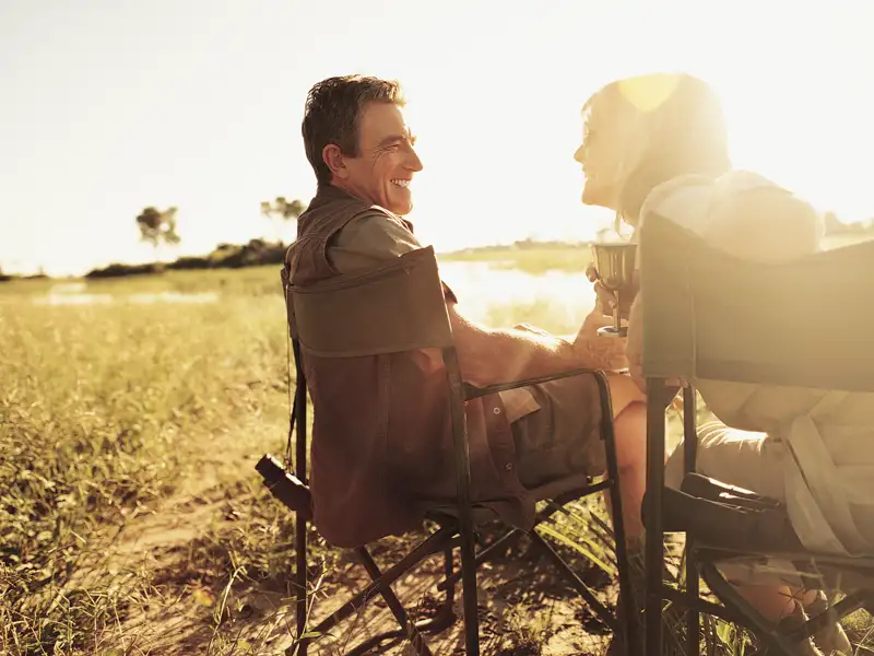 In der Krügerpark-Region sind Sie mit einem Ranger auf Safari. Pünktlich zum Sonnenuntergang gibt es einen kühlen Drink.