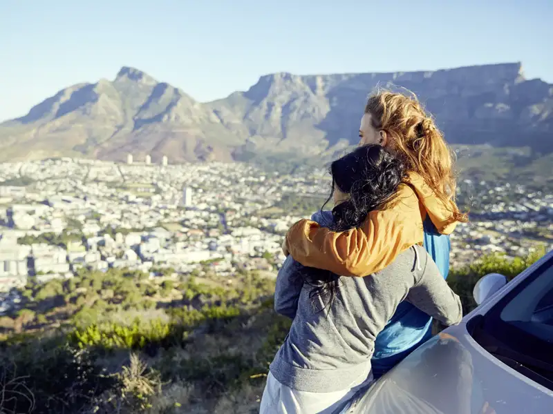 Ihre individuelle Reise mit dem Mietwagen durch Südafrika endet in Kapstadt. Mit einem Driver-Guide unternehmen Sie eine private Citytour und besuchen den Tafelberg.