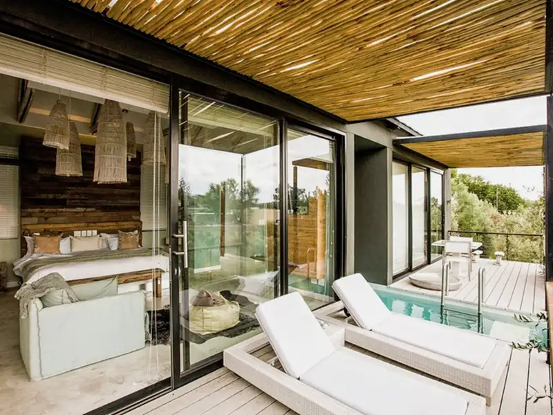 Mal Standard, mal Luxus. Kombinieren Sie auf Wunsch verschiedene Hotels und Kategorien. Das Luxus-Hotel in Windhuk ist das Olive Exclusive.