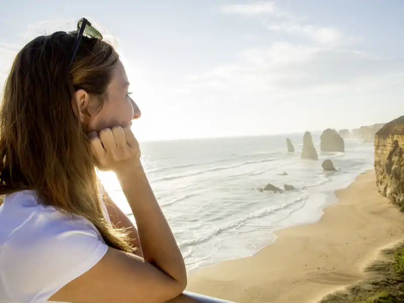 Ihre individuelle Rundreise führt Sie auf der Great Ocean Road an der Südküste von Australien entlang an der Felsformation der Twelve Apostles vorbei.