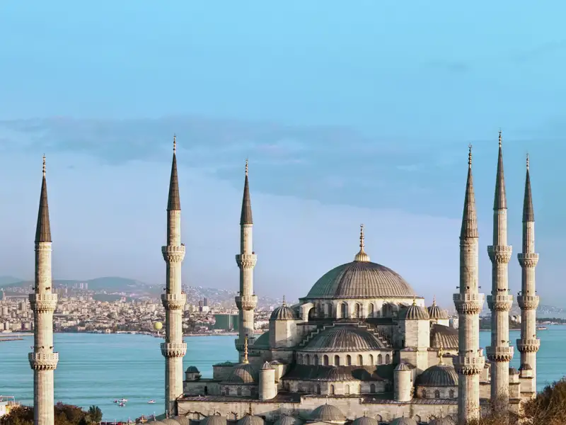 Ihr Scout führt Sie auf Ihrer individuellen Reise nach Istanbul und Kappadokien natürlich auch zur Blauen Moschee.