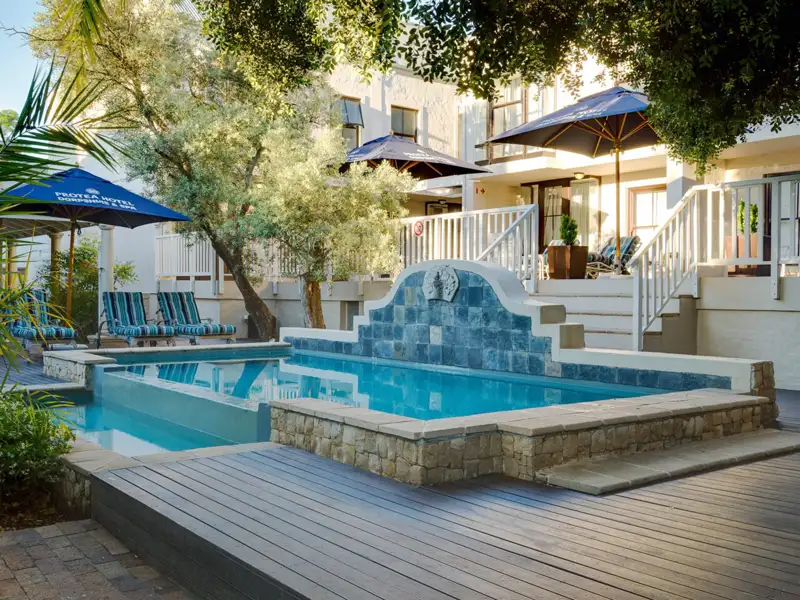 Am Ende Ihrer Südafrika Reise können Sie paar entspannte Stunden am Pool Ihres Hotels verbringen.