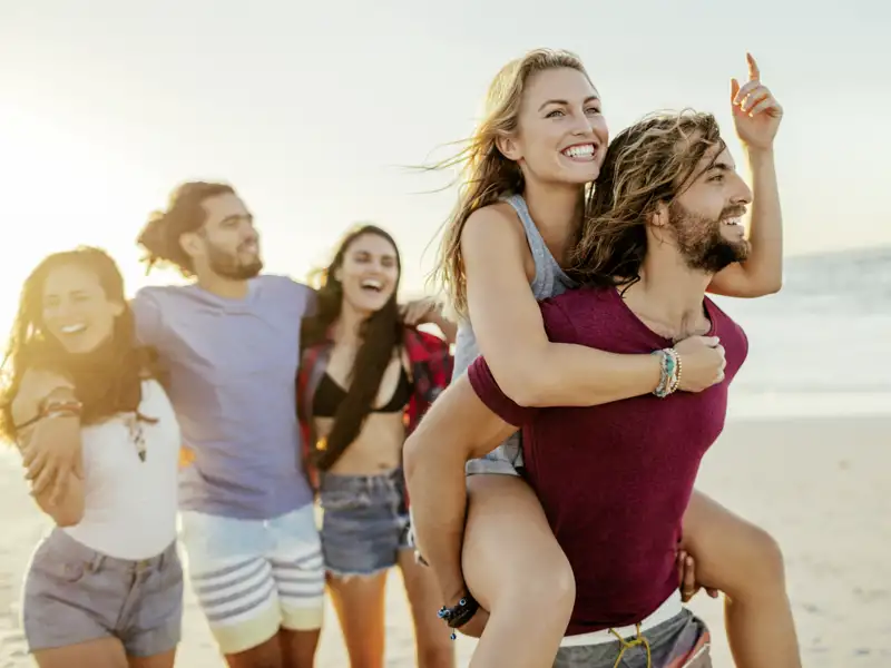 Gehüpft wie gesprungen, auf unserer YOUNG LINE Rundreise nehmen wir alle Kykladen-Highlights mit! Athen, Naxos, Ios und auf Wunsch auch Mykonos und Santorin.