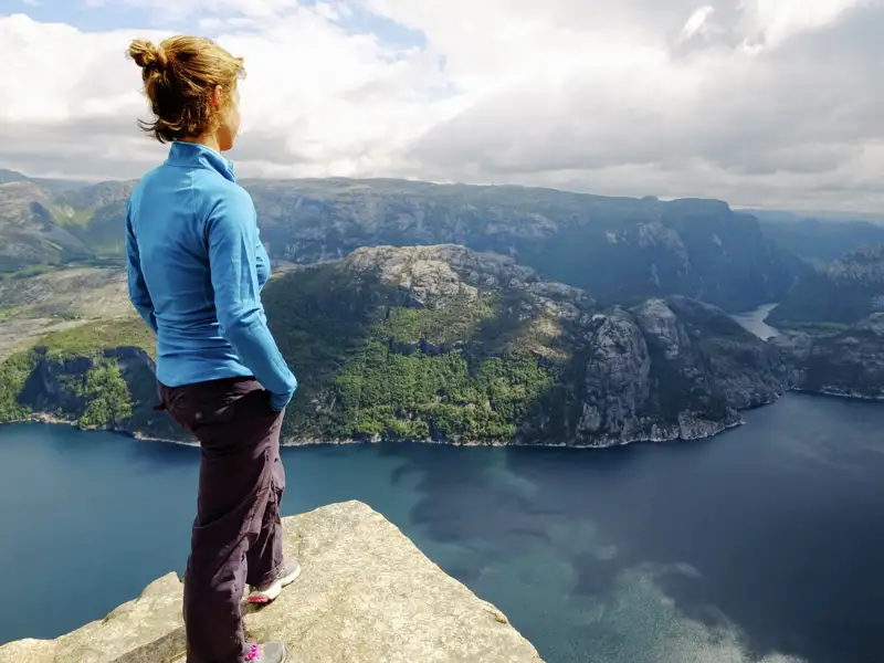 Ein erster Höhepunkt unserer YOUNG LINE Reise nach Norwegen  ist die Wanderung auf den Preikestolen