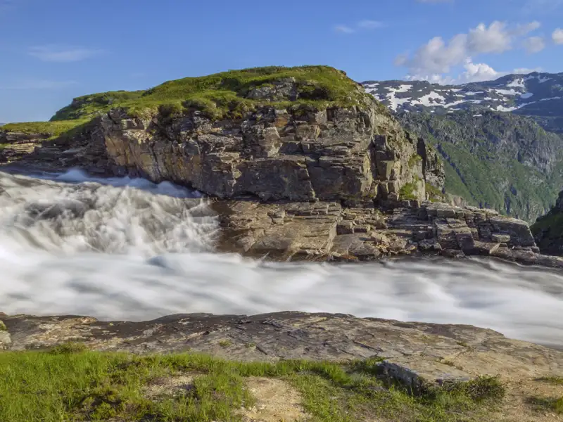 Im felsigen Hochland Norwegens begegnen wir auf unserer YOUNG LINE Reise einem wilden Naturparadies.