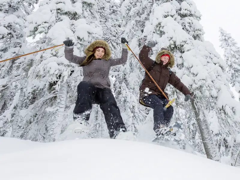 Zum umfassenden Programm unserer YOUNG LINE Reise nach Karelien gehört auch eine Schneeschuhtour.
