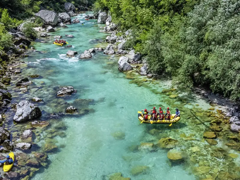 Auch Teil unserer YOUNG LINE Rundreise durch Slowenien: Rafting auf der Soca - Adrenalin pur, aber alles auf Nummer sicher.