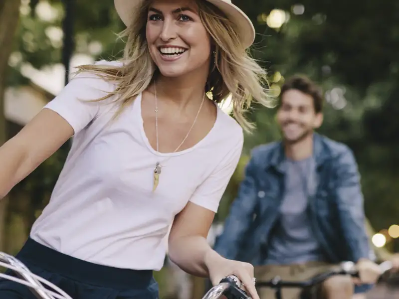 In Indien fährt man links - genauso wie wir auf unserer YOUNG LINE Rundreise durch Indien bei der Radtour durch Old Delhi.