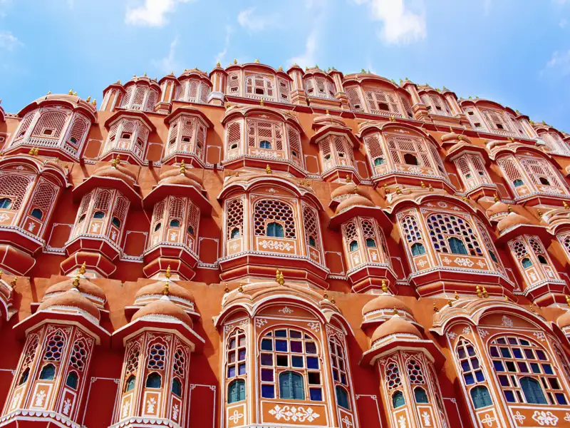 Unser Must-do am Vormittag auf unserer YOUNG LINE Rundreise durch Rajasthan in Jaipur: eine Fotosession vor dem Palast der Winde.