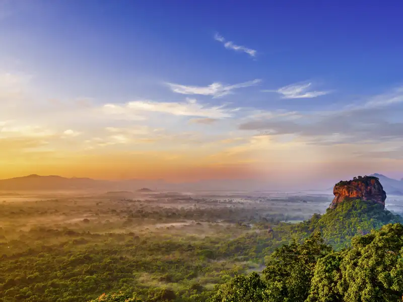 Wir erklimmen den Löwenfelsen, auch Sigiriya genannt, während unserer YOUNG LINE TRAVEL Rundreise für Traveller ab 35 durch Sri Lanka.