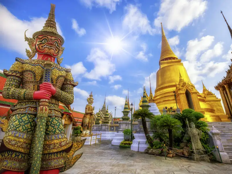 Sicherlich eines der Highlihts unserer YOUNG LINE TRAVEL Rundreise durch Thailand ist der Besuch des Tempels des Smaragdbuddhas in Bangkok