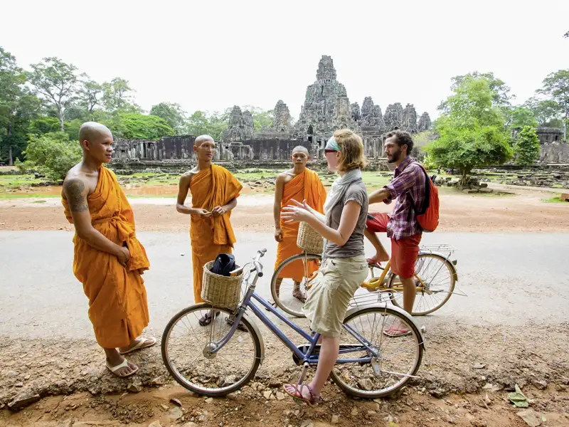 Bei unserem Besuch von Angkor kommen wir auch leicht mit Mönchen ins Gespräch.