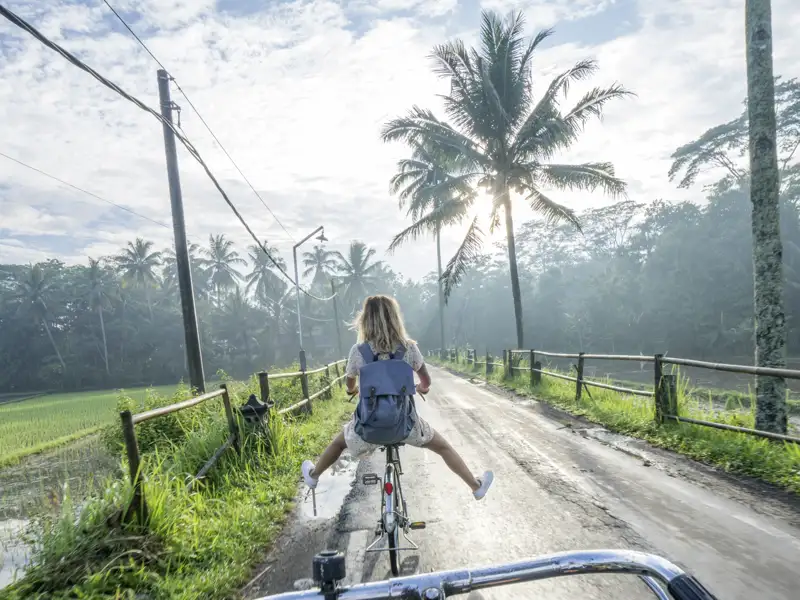 Auf unserer YOUNG LINE Rundreise machen wir auf Java eine Radtour durch zauberhafte traditionelle Dörfer, gesäumt von Reisfeldern und Obstplantagen.