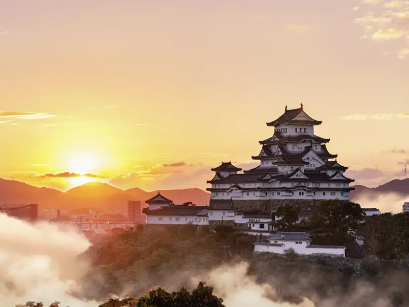 In Himeji springen wir aus dem Shinkansen und besuchen die Burg des Weißen Reihers.