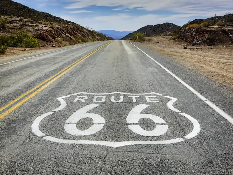 Auf unserer YOUNG LINE Rundreise durch die USA kreuzt unser Programm bei Flagstaff die legendäre Route 66.
