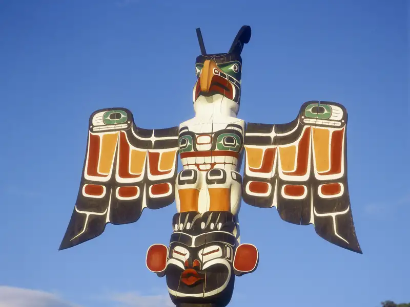 Bei unserer YOUNG LINE Rundreise durch Kanada erleben wir nicht nur die gigantische Natur der Rocky Mountains, sondern begegnen auch immer wieder der Kultur der First Nations.