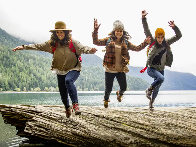 Auf unserer YOUNG LINE Rundreise entdecken wir alle kanadischen Klassiker von Calgary bis Vancouver.