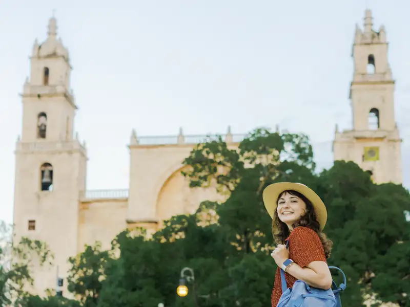 Zusammen schlendern wir durch die weiße Stadt Merida und schnuppern Cityflair zwischen Kolonialbauten und lieblichen Plazas.