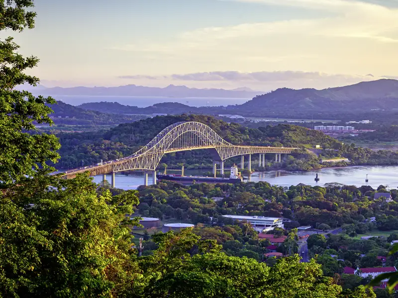 Auf Wunsch besuchen wir auf unserer YOUNG LINE Reise durch Panama auch den beeindruckenden Panamakanal.