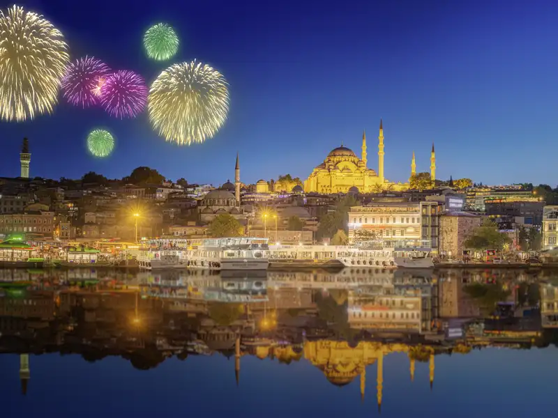 Mit einem farbenfrohen Feuerwerk über der Hagia Sophia starten wir das neue Jahr in Istanbul
