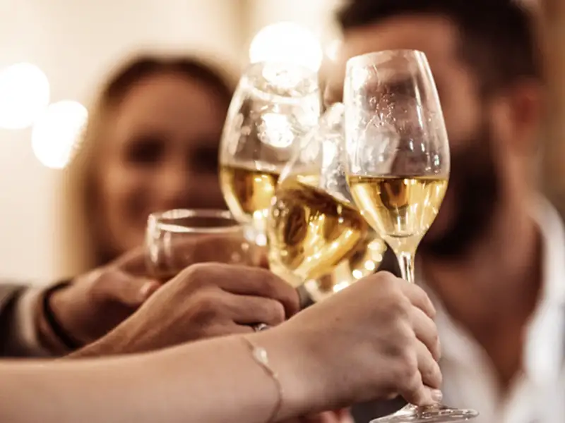 Mit einem fröhlichen "Prost Neujahr!" begrüßen wir auf unserer Reise das neue Jahr.