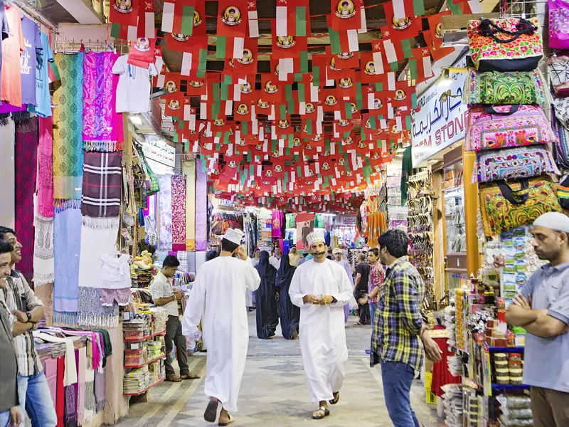 Während der Marco Polo Reise durch den Oman besuchen wir den Souk von Muttrah. Hier herrscht buntes Treiben!