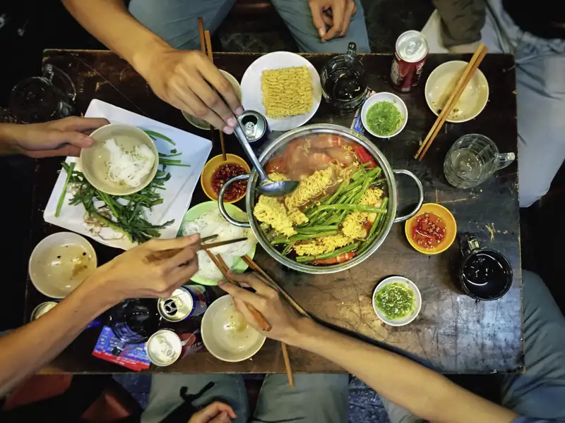 Bei Ihrer Reise durch Vietnam in der Mini-Gruppe gehen Sie auch kulinarisch auf Entdeckungsreise. Eine vietnamesiche Pho sollten Sie auf jeden Fall probieren.