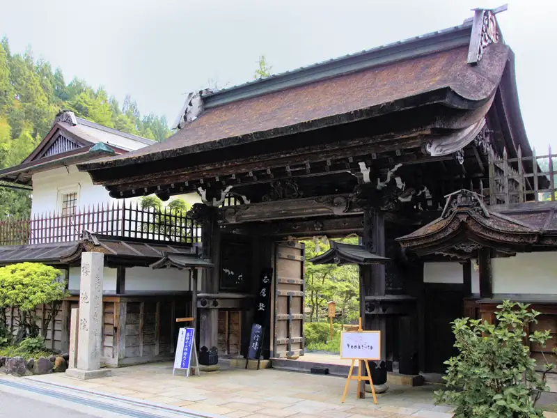 Auf dieser Japanreise in der Marco Polo Mini-Gruppe übernachten Sie auf dem Klosterberg Koya-san landestypisch in einer Pilgerherberge.