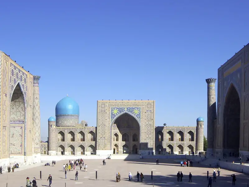 Auf unserer Reise nach Usbekistan und Kirgisistan  besichtigen wir die Koranschulen am Registanplatz in Samarkand.