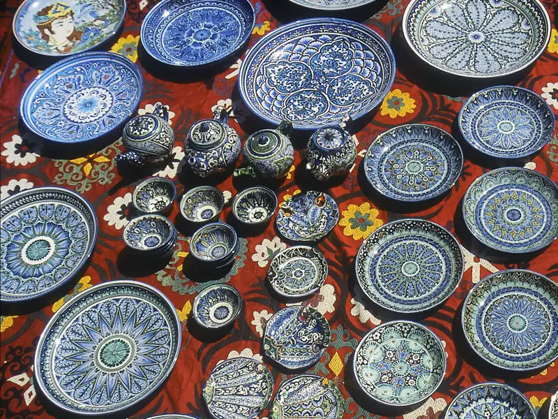 Auf Ihrer Rundreise durch Usbekistan und Kirgisistan haben Sie Zeit, auf den zahlreichen Märkten im vielfältigen Angebot an Kunsthandwerk zu stöbern.