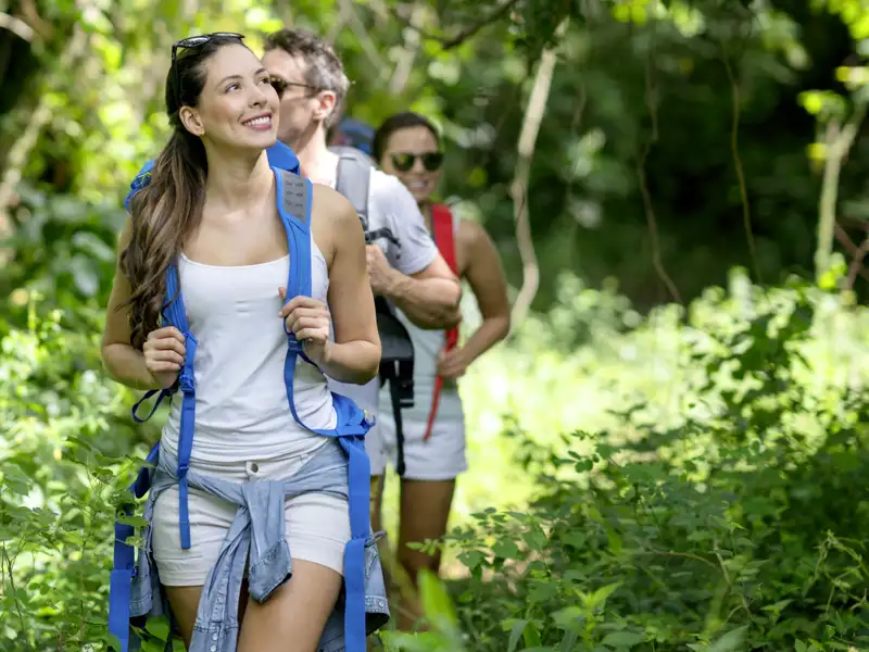 Auf dieser Reise in der Mini-Gruppe durch Guatemala und El Salvador gehen wir immer wieder auf Entdeckung im üppigen tropischen Grün des Dschungels. Im kleinen Trupp erleben wir große Abenteuer.
