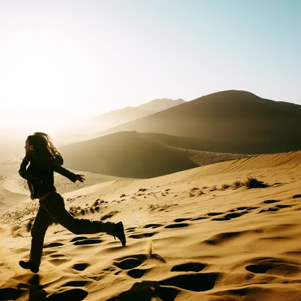 Auf Ihrer Rundreise mit Marco Polo durch Namibia ist die Zeit nach Sonnenaufgang die beste Zeit, um die Dünen des Sossusvlei zu besuchen.