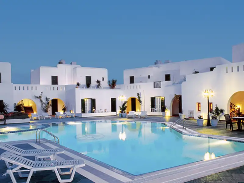 Das Hotel Astir, wo wir während unserer Kykladen-Rundreise auf Naxos eine schöne Zeit im und am Pool verbringen.