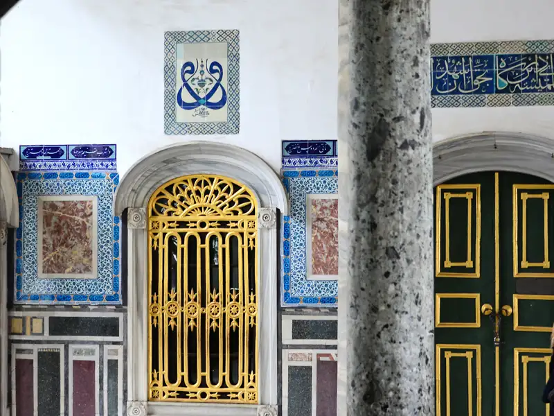 Teil des Programms auf unserer Marco Polo Reise in der Mini-Gruppe nach Istanbul: der prunkvolle Topkapi-Palast.