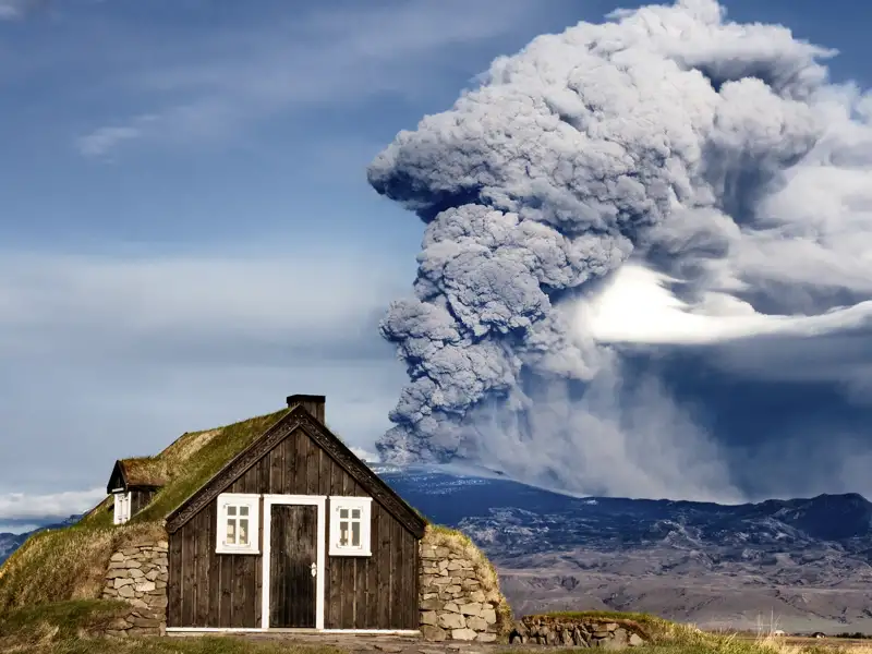 Auf unserer Rundreise durch Island kommen wir an den aktiven Vulkanen Hekla und Eyjafjallajökull vorbei.