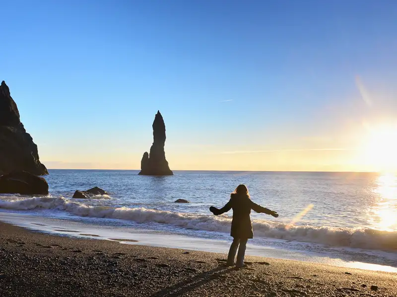 Auf Ihrer Rundreise durch Island erwartet Sie eine abwechslungsreiche Landschaft: Wasserfälle, Vulkane und die besondere Stimmung des Sonnenuntergangs am Meer.